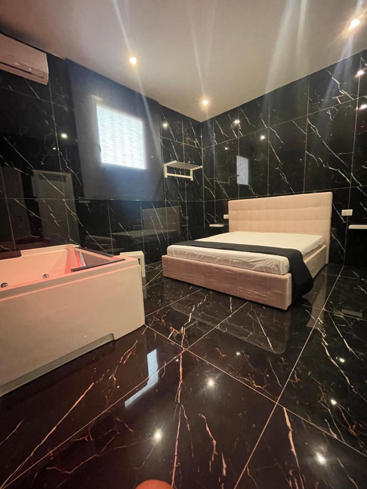 Life Hotel Casalnuovo Di Napoli Exterior photo